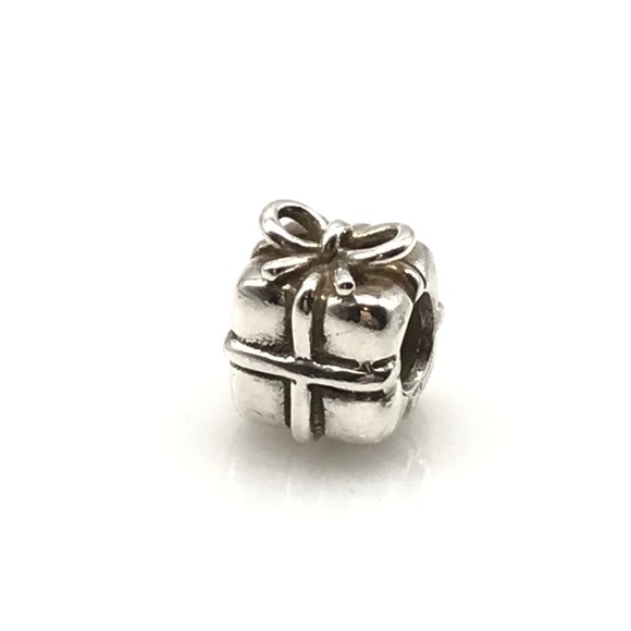 Pandora Retired Present Charm - Picture 1 of 5